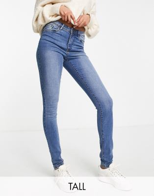 Vero Moda Tall - Tanya - Eng geschnittene Jeans in Mittelblau