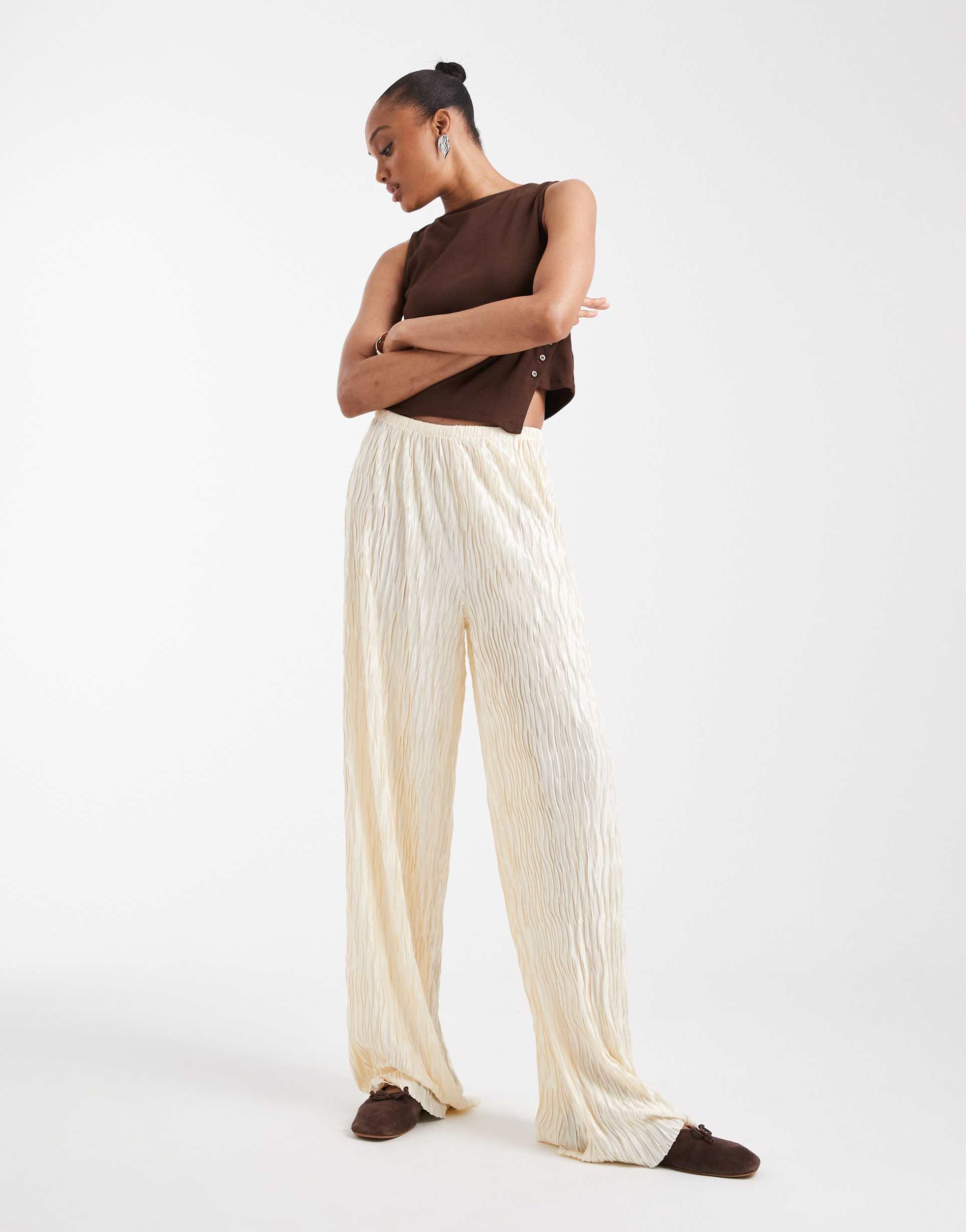 vero moda tall textured plisse wide leg pants in birch cream