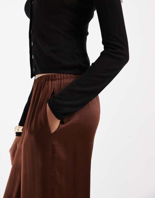 Vero Moda Tall textured satin wide leg trousers in brown, 4 of 5