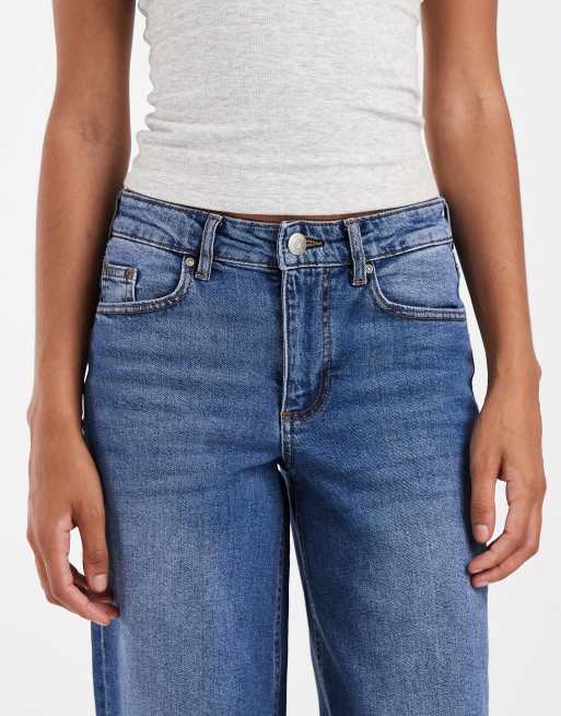 Vero Moda Tall - Vaqueros elásticos de pernera ancha y talle medio Sandie en denim azul medio, 4 de 5
