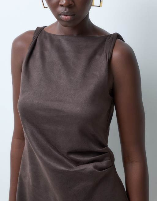 Vero Moda Tall vestido corto fruncido sin mangas en marrón chocolate, 4 de 5