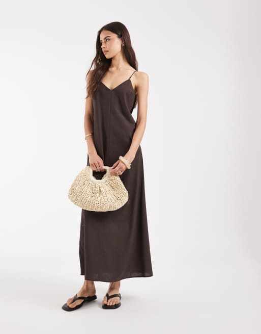 Vero Moda Tall - Vestido midi marrón chocolate de tirantes de tejido efecto lino, 2 de 4