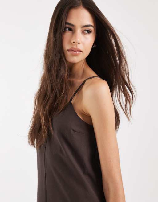 Vero Moda Tall - Vestido midi marrón chocolate de tirantes de tejido efecto lino, 3 de 4