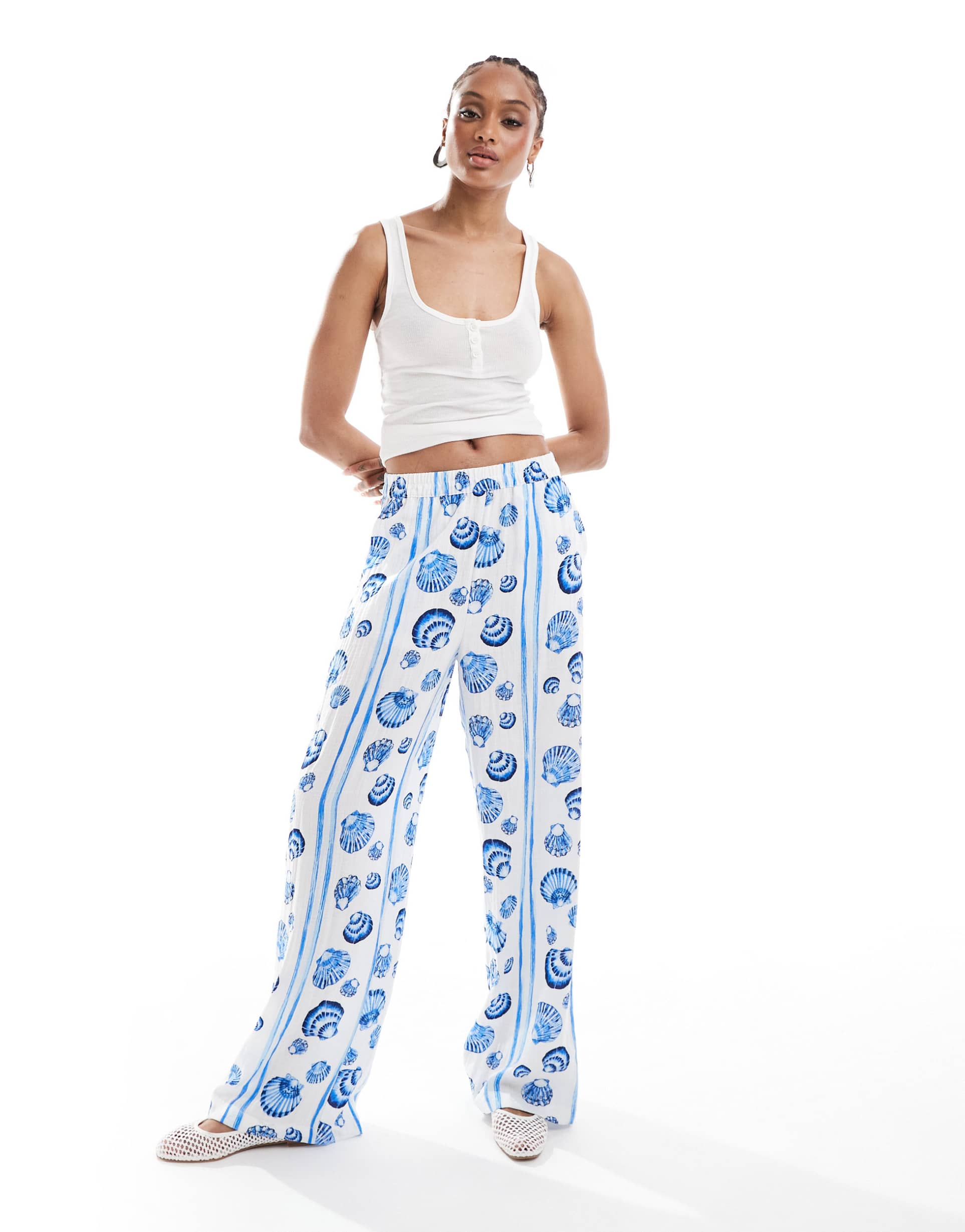 vero moda tall wide leg pants in blue seashell print