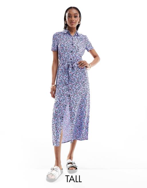 Vero Moda Tall – Zapinana na guziki sukienka koszulowa maxi w niebieski kwiatowy wzór