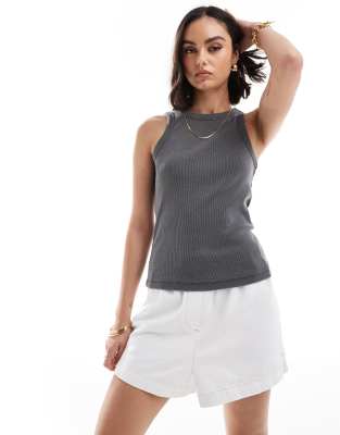 Vero Moda - Tanktop aus geripptem Jersey in verwaschenem Anthrazit-Grau