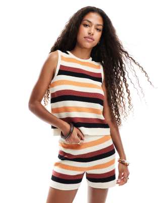 Vero Moda - Tanktop aus Strick in Kupfer gestreift, Kombiteil-Weiß