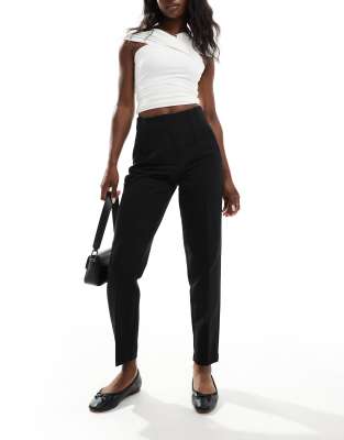 tapered pants in black