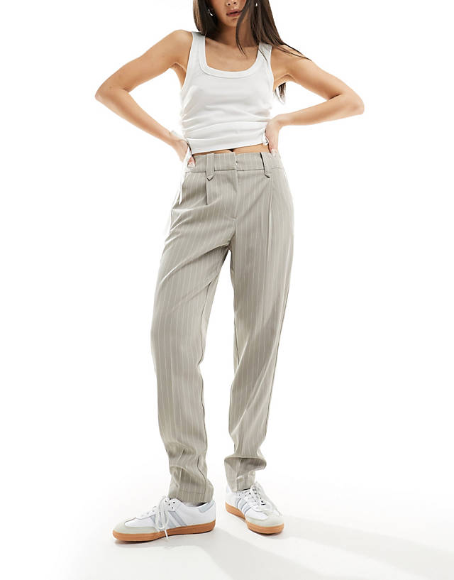 Vero Moda - tapered trousers with pleat front in light grey pinstripe