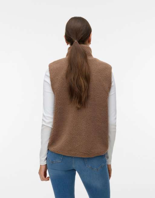 Vero Moda Teddy gilet in fossil, 2 of 5