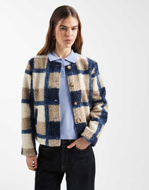 Vero Moda - Tekstureret kort jakke uden krave med beige og marineblå tern i bouclé, 2 af 4