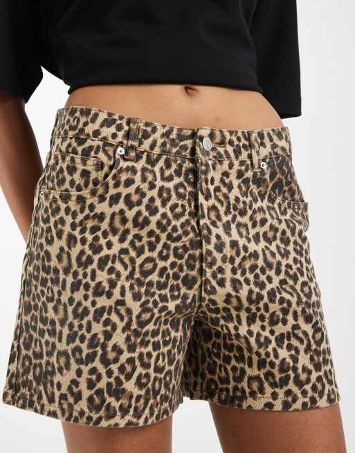 Vero Moda - Tess - Naturfarvede denimshorts med leopardprint og mellemhøj talje samt løs pasform, 3 af 5