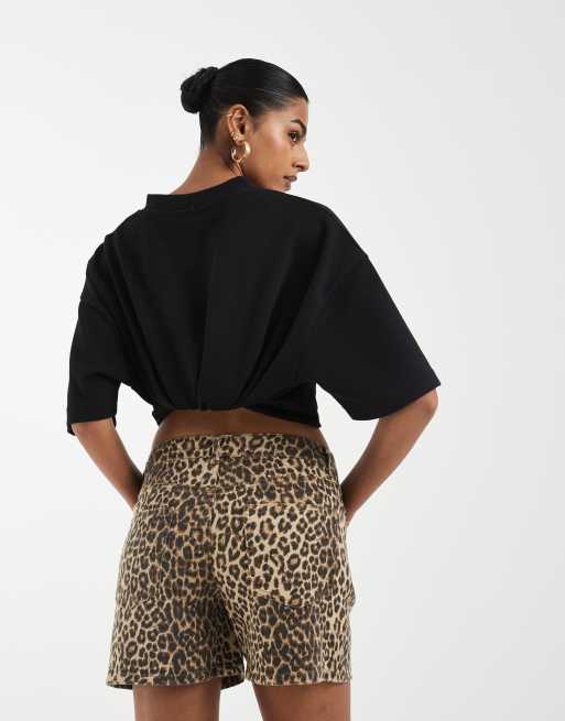 Vero Moda - Tess - Naturfarvede denimshorts med leopardprint og mellemhøj talje samt løs pasform, 5 af 5