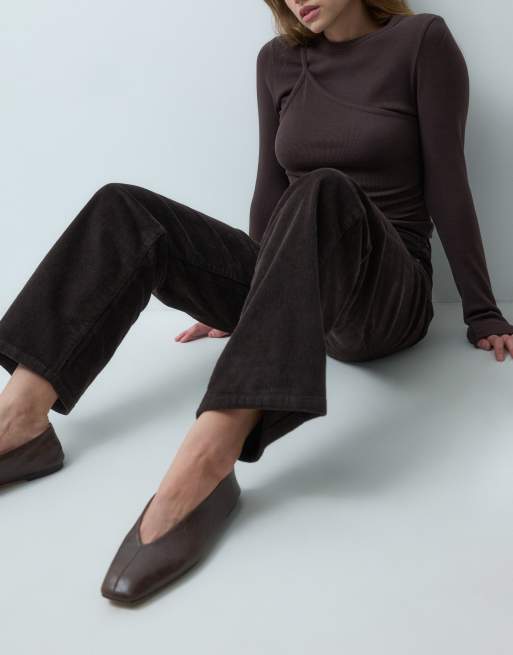 Vero Moda Tessa byxor i manchester med hög midja och raka ben i choklad, 2 av 5