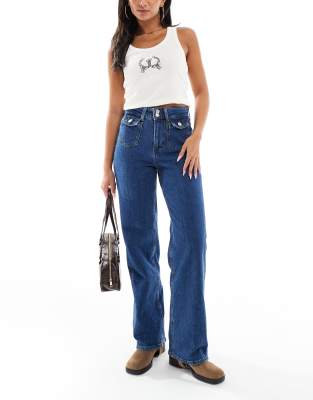 Vero Moda - Tessa - Jeans in Mittelblau mit Retro-Taschendesign und weitem Bein