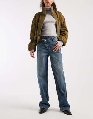 Vero Moda - Tessa - Jeans in verwaschenem Mittelblau mit asymmetrischer Taille und weitem Bein