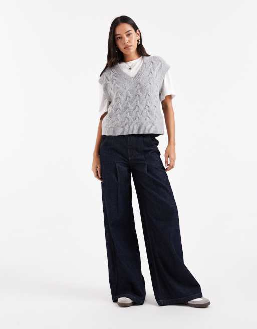 Vero Moda textured knitted v neck vest in grey, 4 of 4