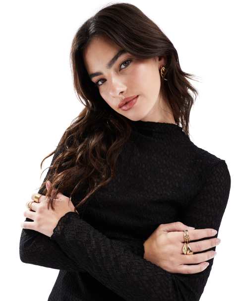 Vero Moda textured lettuce edge layering top in black - view 1