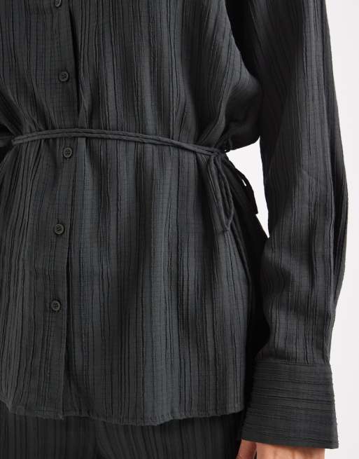 Vero Moda tie waist oversized plisse shirt in charcoal grey (part of a set), 3 of 4