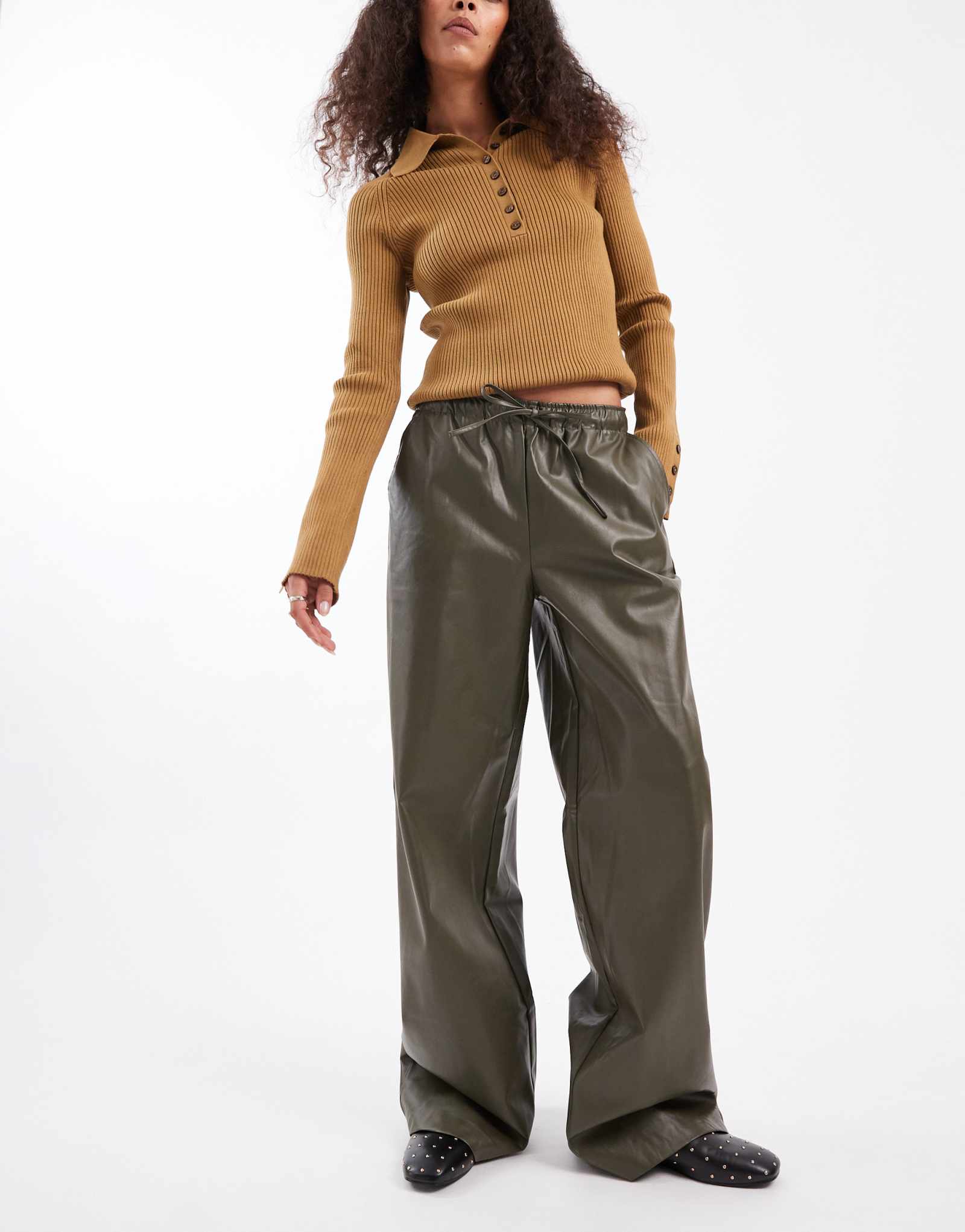 Широкие брюки из искусственной кожи с завязками на талии Vero Moda цвета хаки