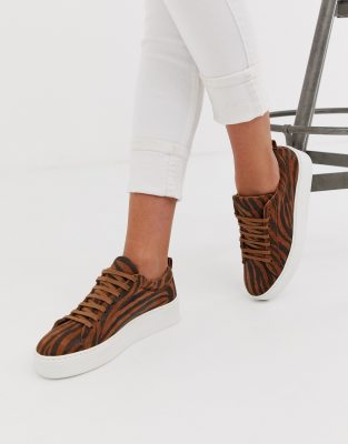 sneakers tiger print