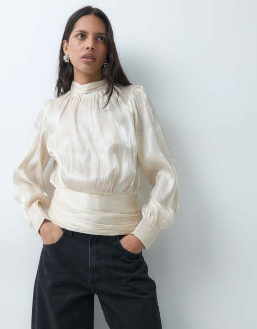 Vero Moda top à col montant, manches longues et volants couleur champagne, 5 de 5