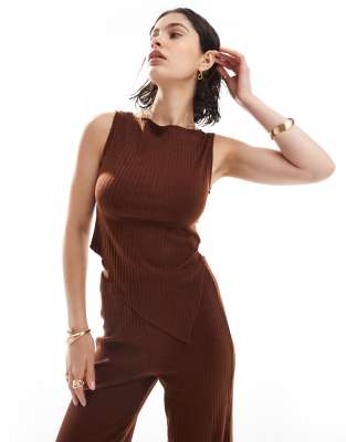 Vero Moda - Top a coste senza maniche color cioccolato con fondo asimmetrico in coordinato - view 1