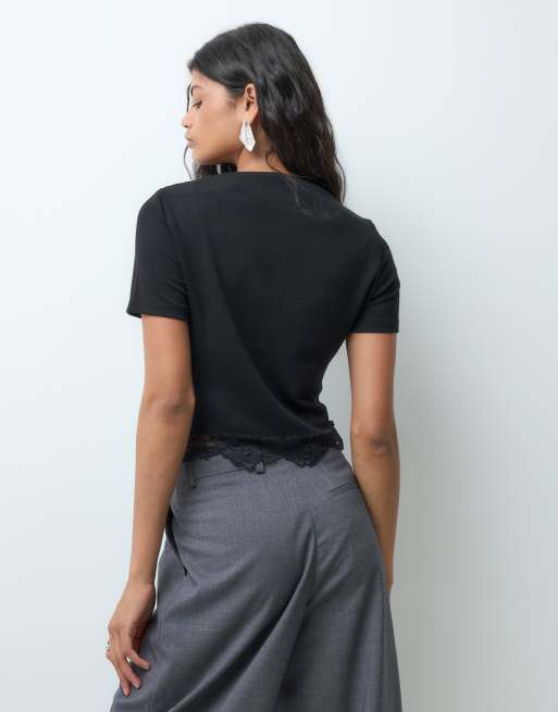 Vero Moda top med korte ærmer, bådudskæring og asymmetrisk snit med blondedetalje i sort, 4 af 5