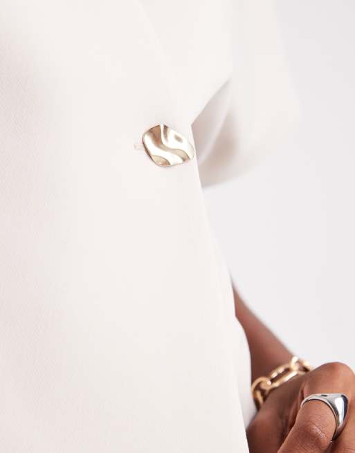 Vero Moda - Top met overslag en gehamerde metalen knoop in crème, 4 van 4