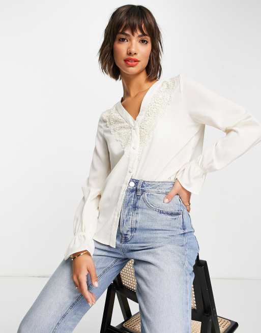 Opaque ungdomskriminalitet Afstemning Vero Moda V-neck blouse with lace detail and elasticized cuffs in cream |  ASOS