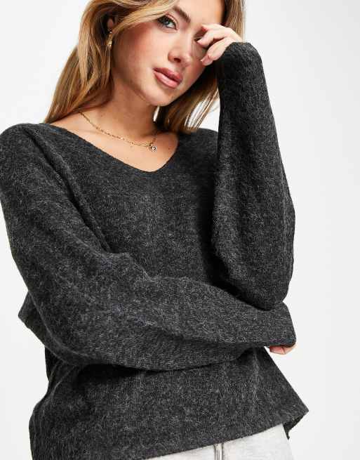 Black v 2024 neck jumper women