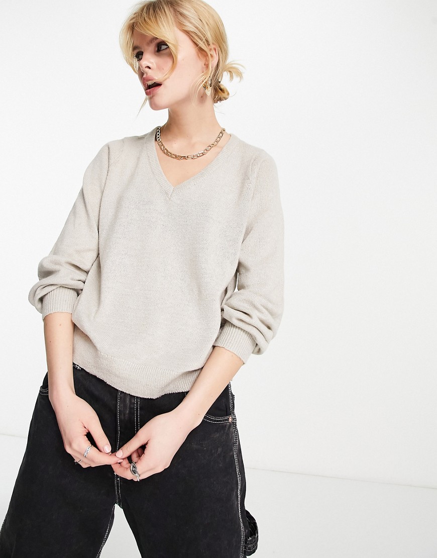 Vero Moda v neck sweater in birch-Neutral