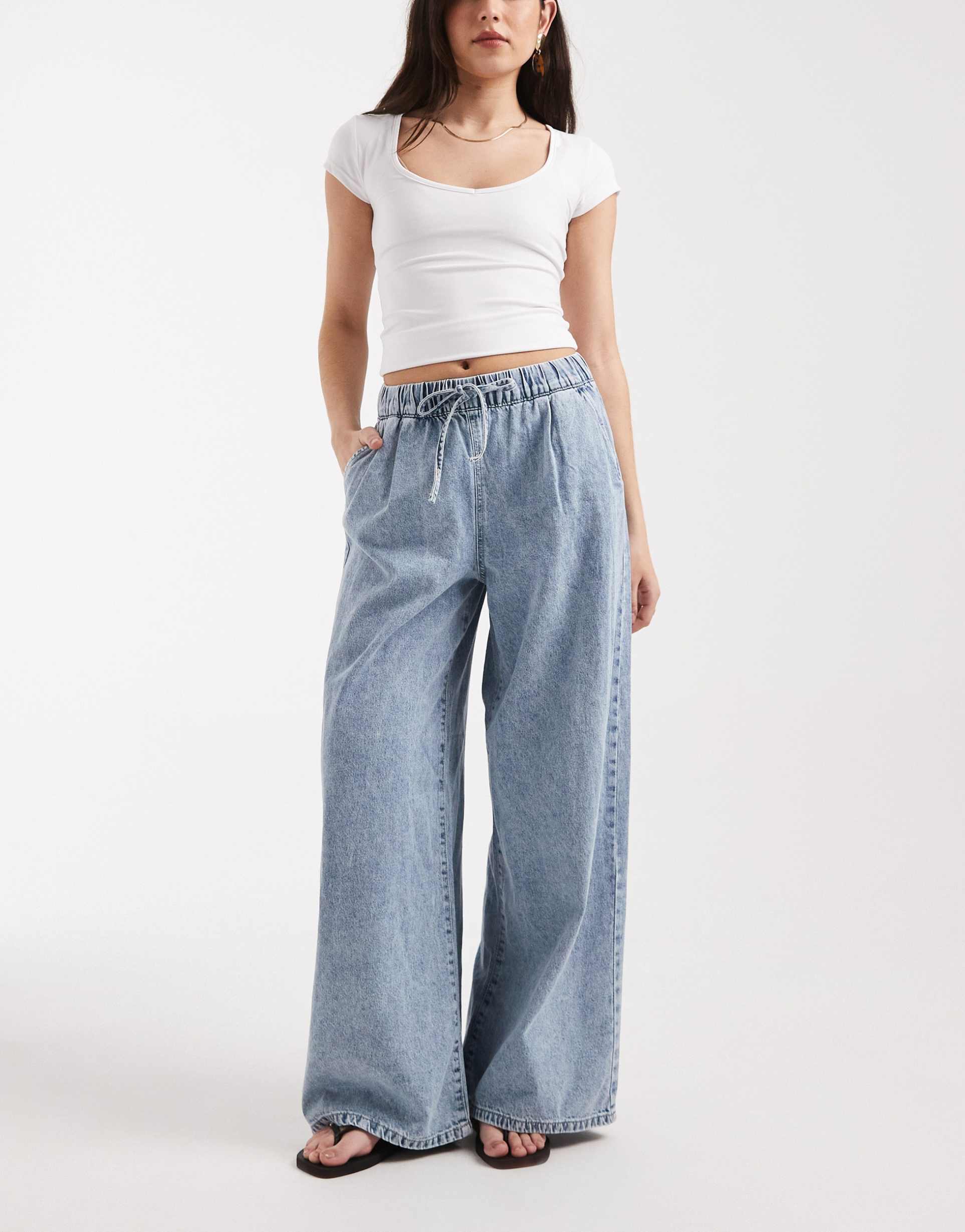 vero moda valeria mid rise wide leg pull on jeans in light blue wash