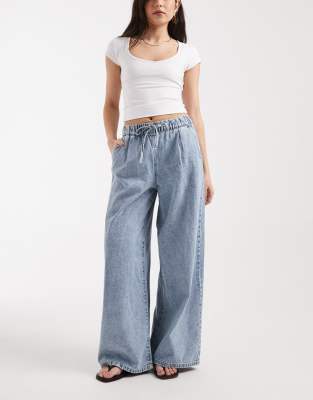 Vero Moda - Valeria - Schlupfjeans in hellblauer Waschung mit mittelhohem Bund und weitem Beinschnitt