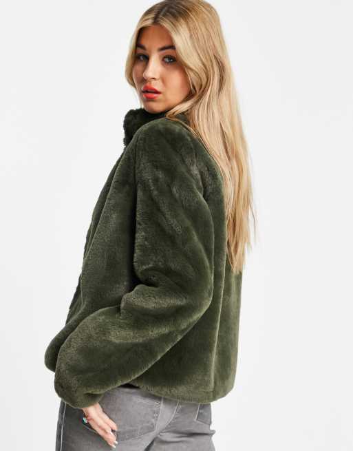 Vero Moda Veste en fausse fourrure Vert ASOS