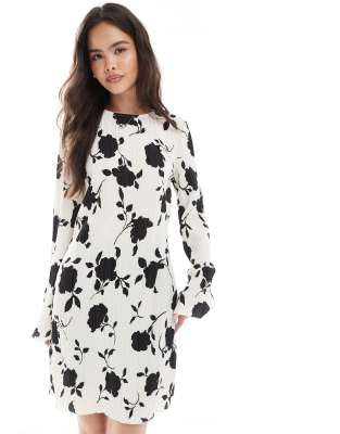 Vero Moda - Vestito corto plissé a maniche lunghe bianco e nero a fiori - view 1