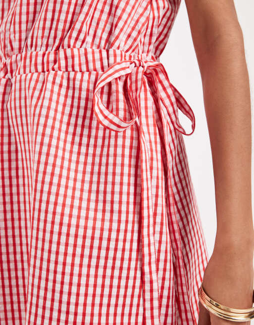 Vero Moda - Vestito corto senza maniche in seersucker rosa e rosso a quadretti con allacciatura laterale e fiocco, 2 di 4