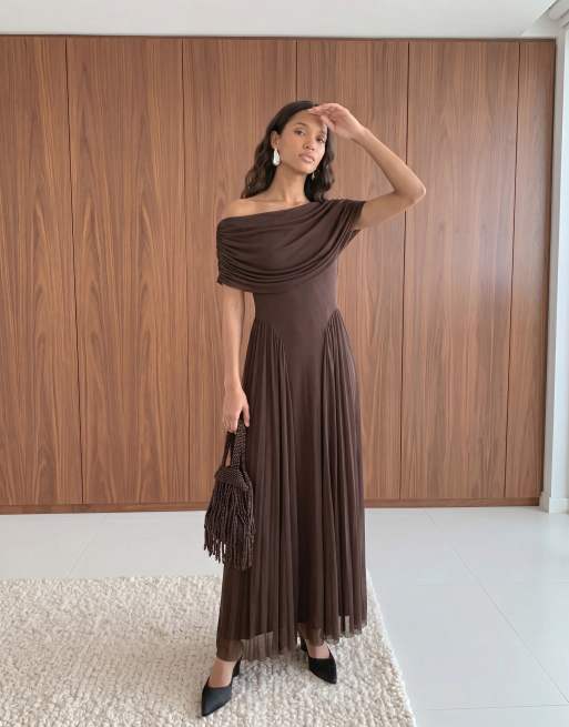 Vero Moda - Vestito lungo con maniche corte e dettaglio a mantella marrone caffè