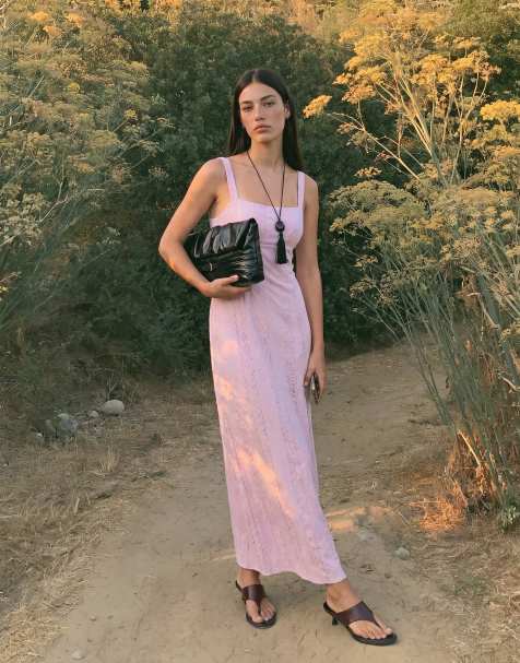 Vero Moda - Vestito lungo con spalline sottili in pizzo rosa chiaro - view 1