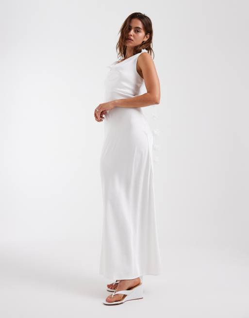 Vero Moda - Vestito lungo in raso bianco con scollo ad anello e finiture con applicazioni floreali 3D, 4 di 4