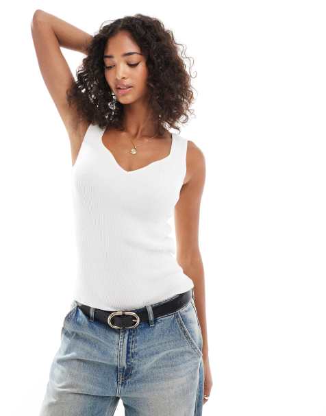 Vero Moda – Vit, ribbstickad topp med hjärtformad halsringning - view 1