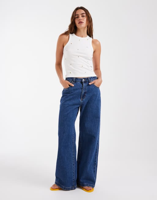 Vero Moda – Vitt, ribbat linne med broderat solrosmönster, 2 av 4