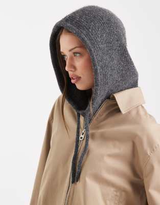 Vero Moda - Vorne gebundene Balaclava aus Rippstrick in meliertem Dunkelgrau