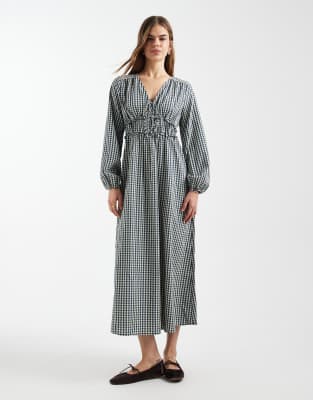 Vero Moda - Vorne gebundenes, langärmliges Maxikleid mit Vichy-Karos in Marineblau und Weiß