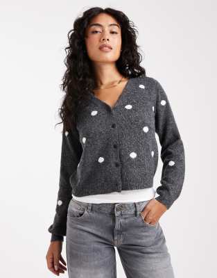 Vero Moda - Weiche Cropped-Strickjacke in dunkelgrau meliert mit Polka Dots