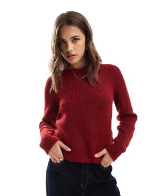 Vero Moda - Weicher, flauschiger Pullover in Burgunderrot mit Rundhalsausschnitt
