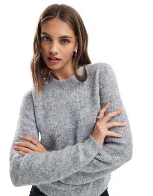 Vero Moda - Weicher, flauschiger Pullover in Grau meliert mit Rundhalsausschnitt