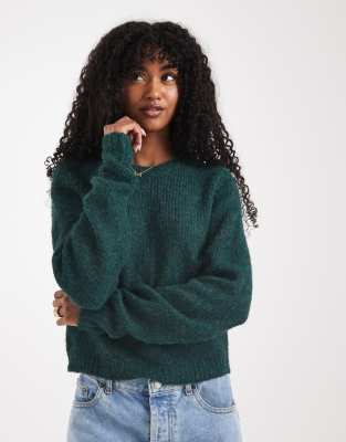 Vero Moda - Weicher, flauschiger Pullover in Tannengrün mit Rundhalsausschnitt