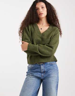 Vero Moda - Weicher Oversize-Pullover in meliertem Grün mit V-Ausschnitt