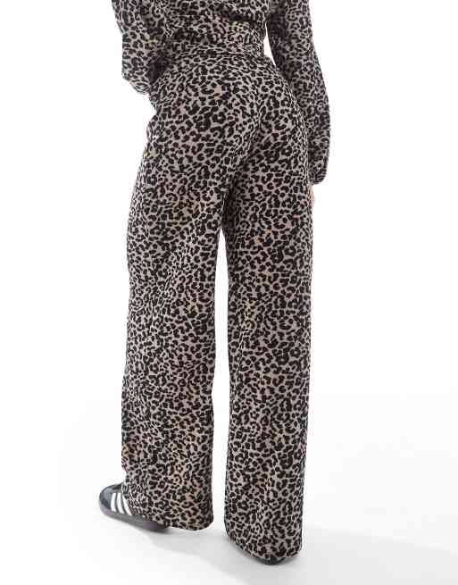 Vero Moda – Weit geschnittene Jersey-Hose mit Leopardenmuster, Kombiteil, 4 von 5
